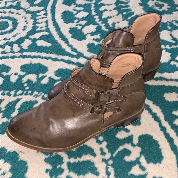 Buckled ankle boots - Picture 1 of 3